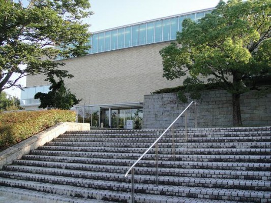 三重県立美術館