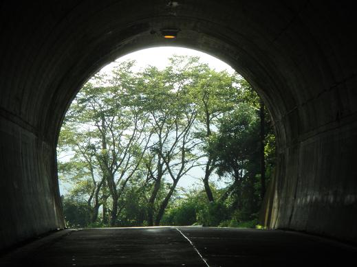 トンネル